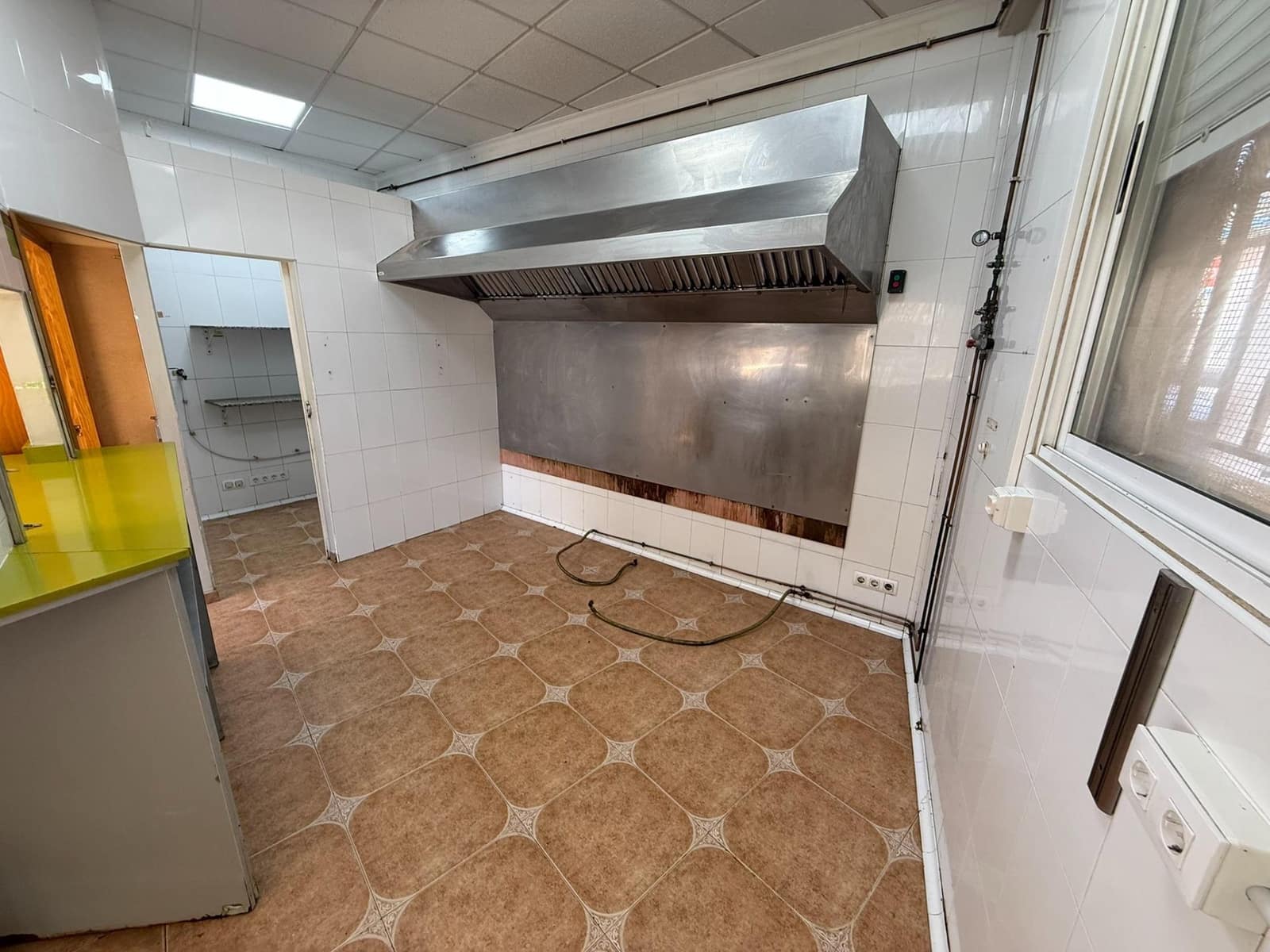 Kommersiell till salu i Aguilas - 130 000 € (Ref: 9649983)