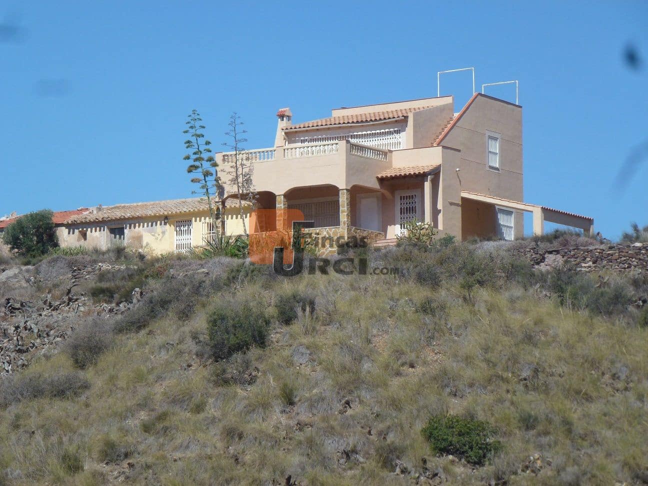 4 bedroom Finca/Country House for sale in Aguilas with garage - € 159,000 (Ref: 9650015)