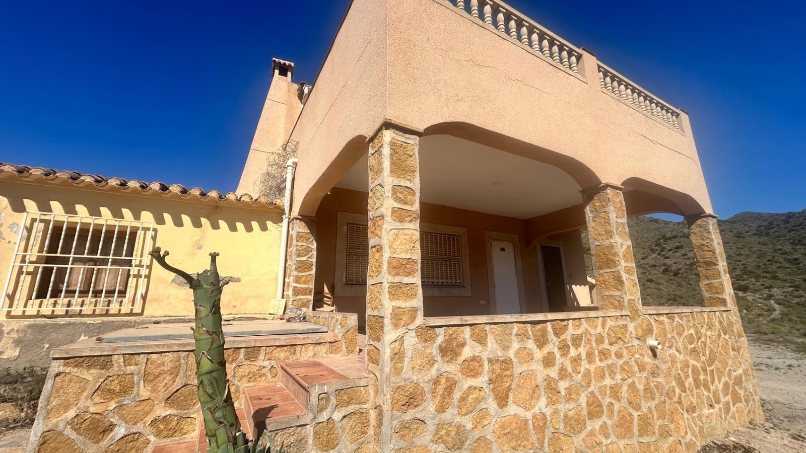 4 bedroom Finca/Country House for sale in Aguilas with garage - € 159,000 (Ref: 9650015)