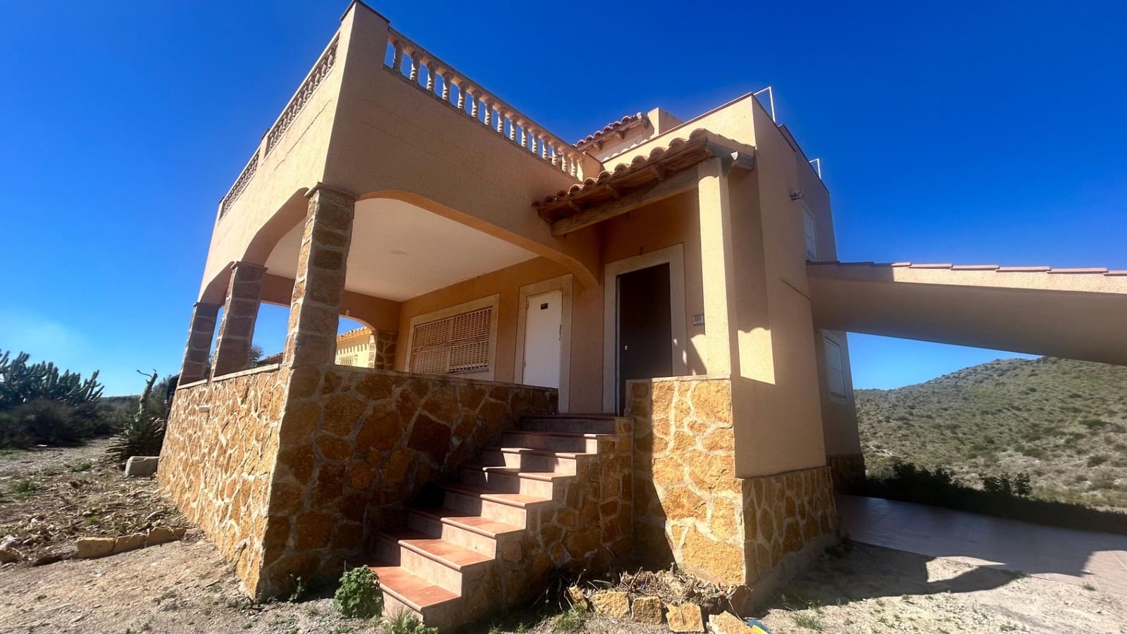 4 bedroom Finca/Country House for sale in Aguilas with garage - € 159,000 (Ref: 9650015)