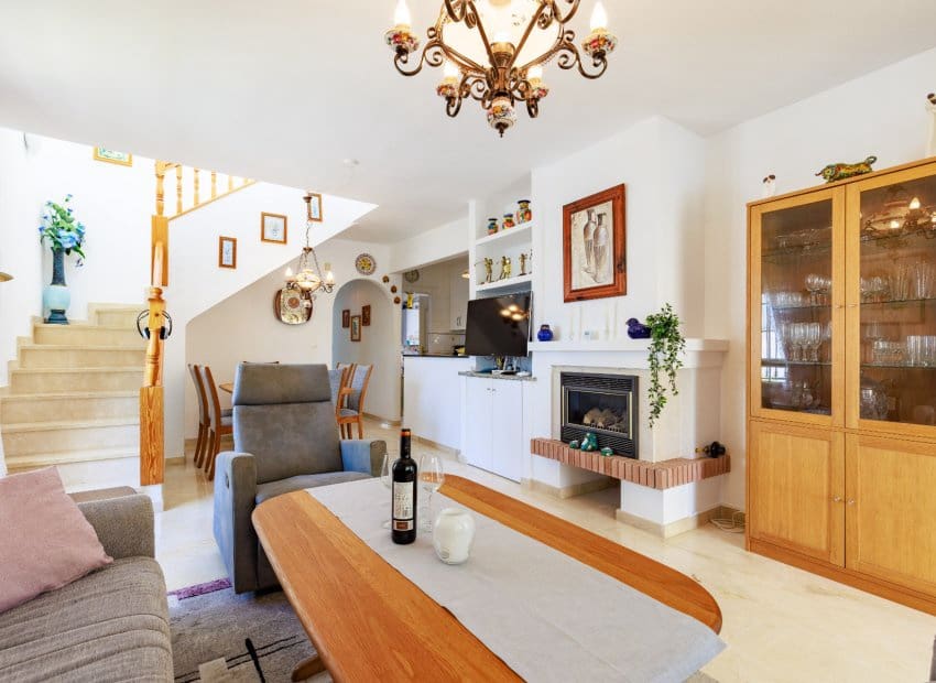 3 bedroom Villa for sale in Villamartin with pool garage - € 374,900 (Ref: 10051965)