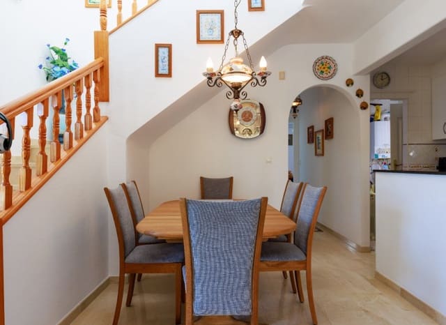 3 bedroom Villa for sale in Villamartin, Orihuela with pool garage - € 374,900 (Ref: 10051965)