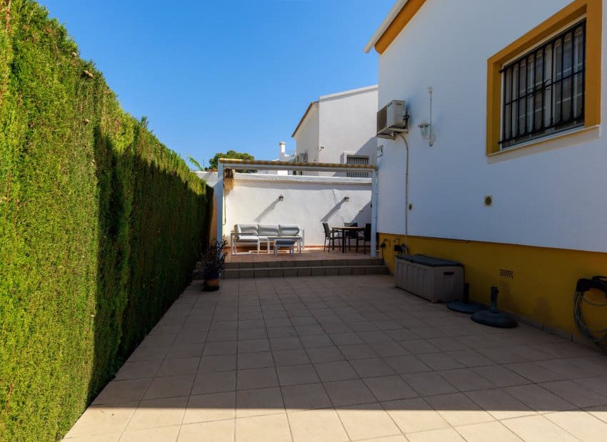 3 bedroom Villa for sale in Villamartin with pool garage - € 374,900 (Ref: 10051965)