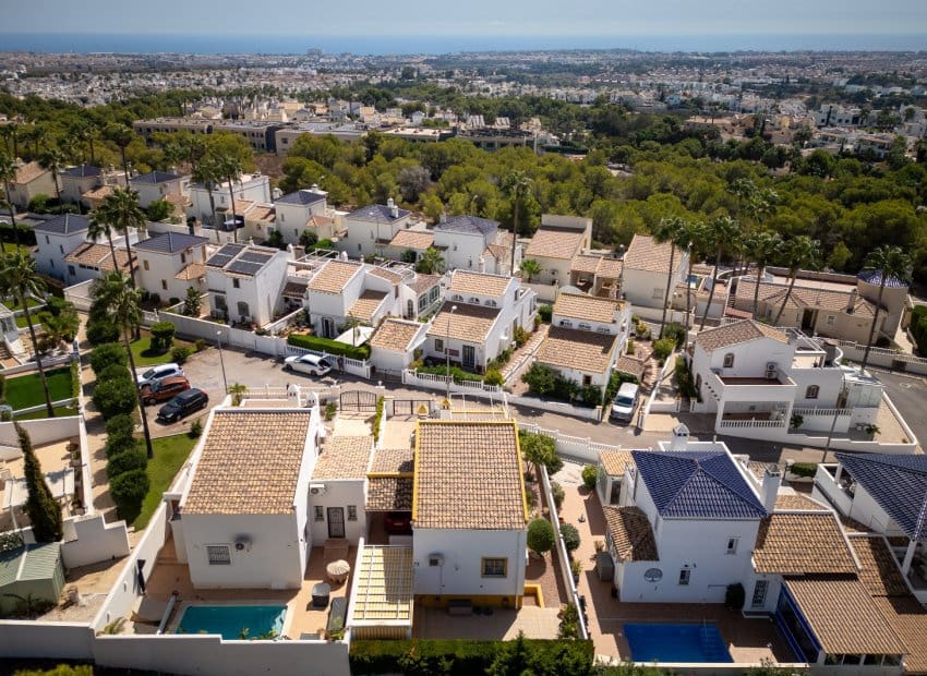 3 bedroom Villa for sale in Villamartin with pool garage - € 374,900 (Ref: 10051965)