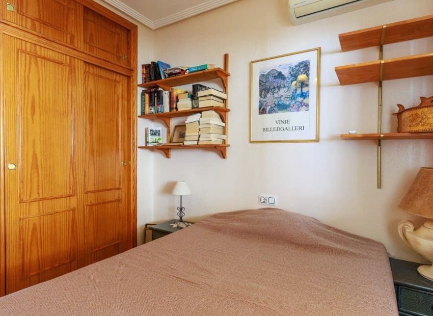 2 Zimmer Bungalow zu verkaufen in Villamartin mit Pool Garage - 145.000 € (Ref: 10060983)
