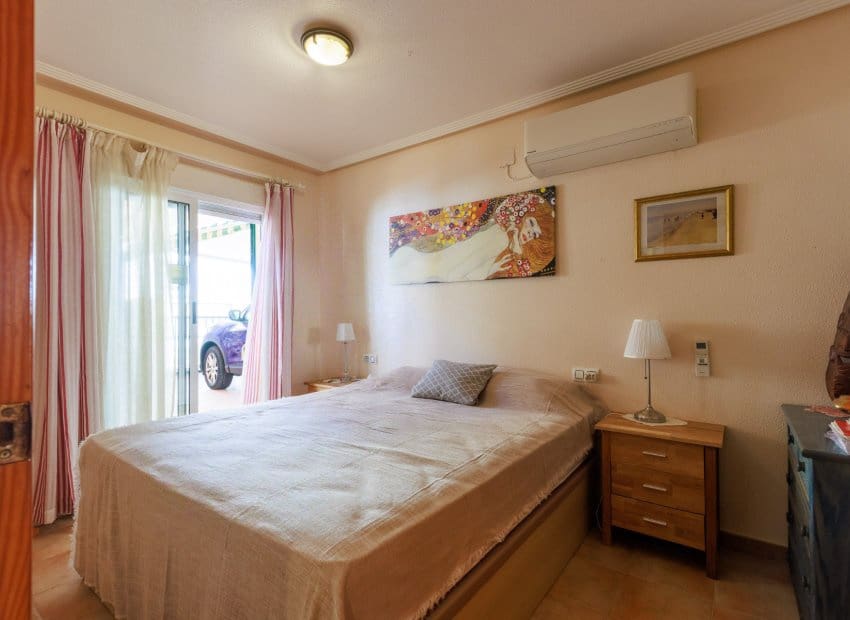 2 Zimmer Bungalow zu verkaufen in Villamartin mit Pool Garage - 145.000 € (Ref: 10060983)