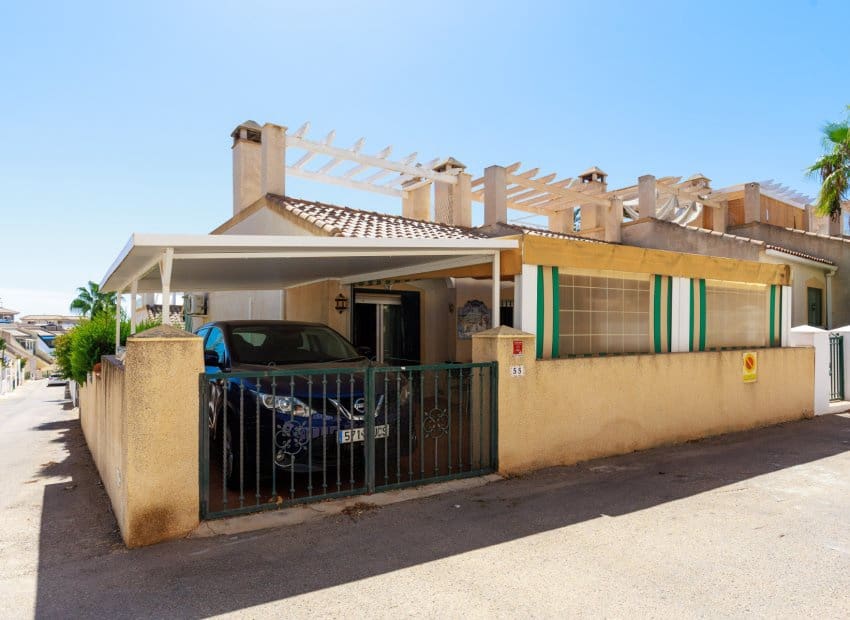 2 Zimmer Bungalow zu verkaufen in Villamartin mit Pool Garage - 145.000 € (Ref: 10060983)