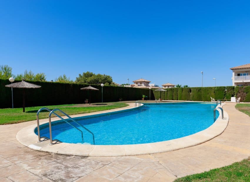 2 Zimmer Bungalow zu verkaufen in Villamartin mit Pool Garage - 145.000 € (Ref: 10060983)
