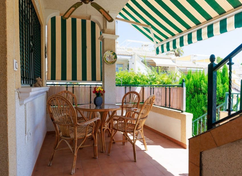 2 Zimmer Bungalow zu verkaufen in Villamartin mit Pool Garage - 145.000 € (Ref: 10060983)