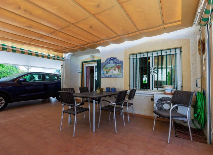 2 Zimmer Bungalow zu verkaufen in Villamartin mit Pool Garage - 145.000 € (Ref: 10060983)