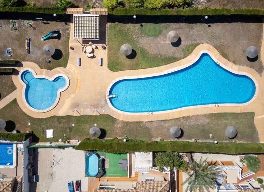 2 Zimmer Bungalow zu verkaufen in Villamartin mit Pool Garage - 145.000 € (Ref: 10060983)