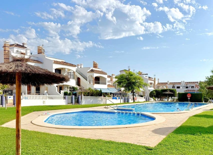 2 quarto Apartamento para venda em Villamartin com piscina garagem - 209 900 € (Ref: 10089689)