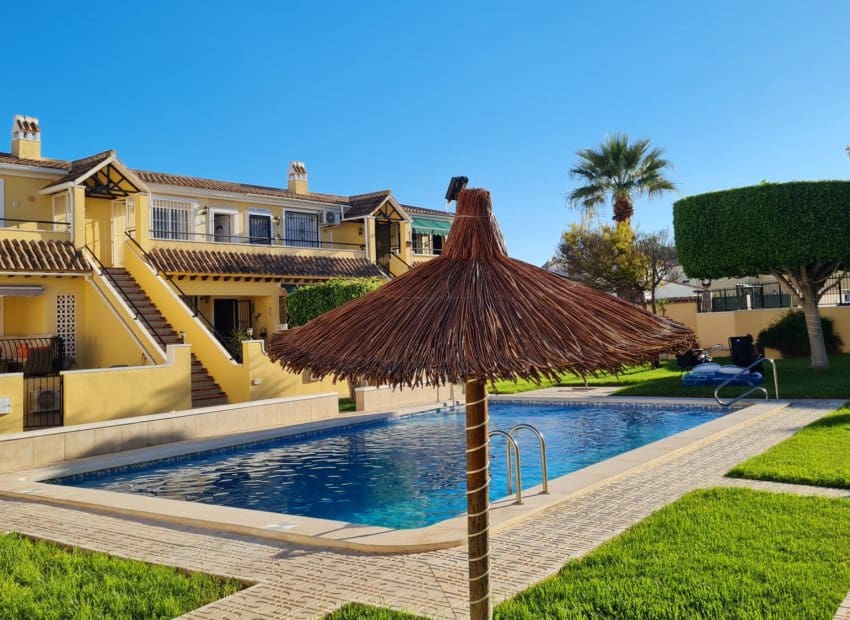2 quarto Penthouse para venda em Campoamor com piscina - 129 950 € (Ref: 10101000)