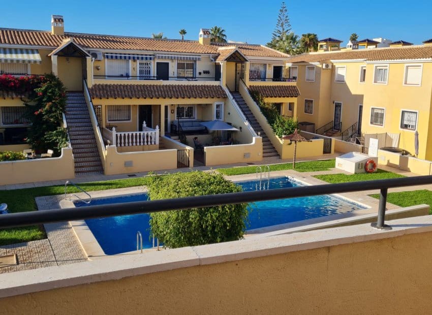 2 quarto Penthouse para venda em Campoamor com piscina - 129 950 € (Ref: 10101000)