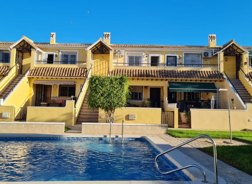 2 quarto Penthouse para venda em Campoamor com piscina - 129 950 € (Ref: 10101000)