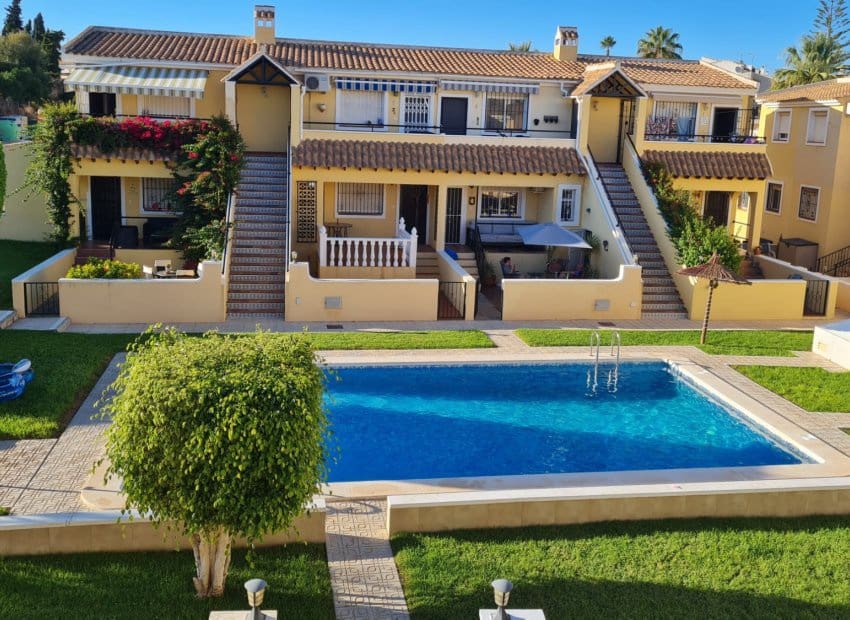 2 quarto Penthouse para venda em Campoamor com piscina - 129 950 € (Ref: 10101000)