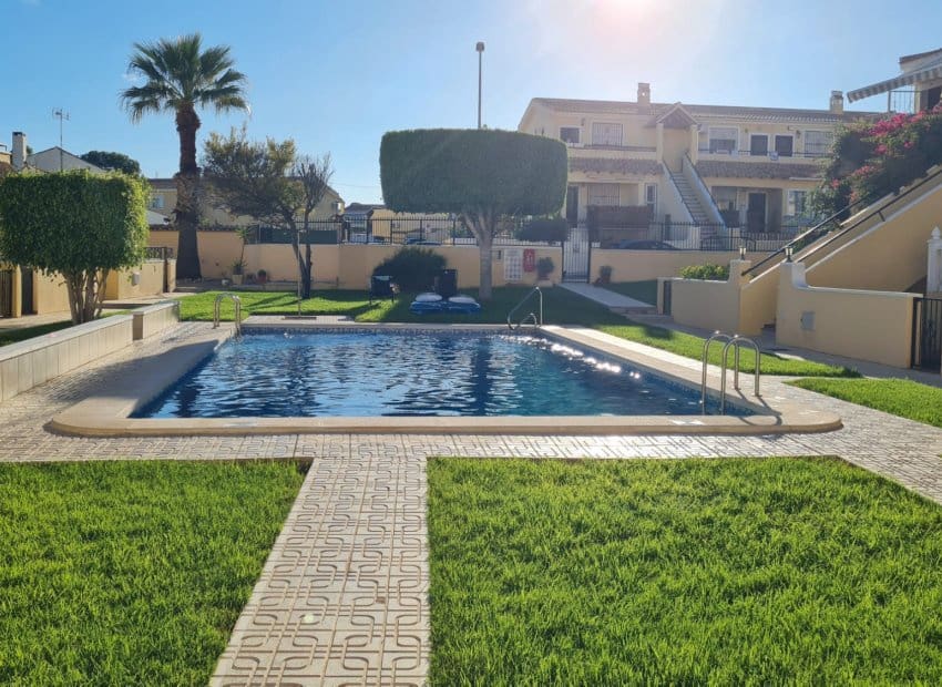 2 quarto Penthouse para venda em Campoamor com piscina - 129 950 € (Ref: 10101000)