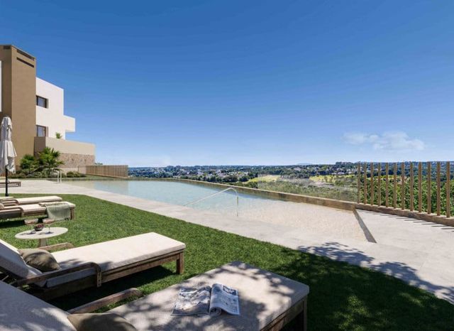Apartamento de 3 habitaciones en Las Colinas Golf, Orihuela en venta con piscina - 480.000 € (Ref: 10111017)