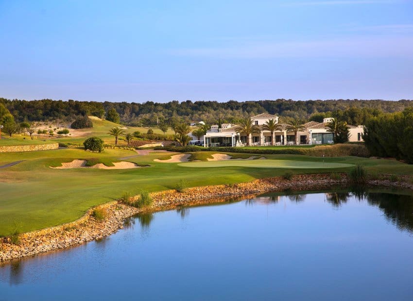 3 quarto Moradia para venda em Las Colinas Golf com piscina garagem - 1 395 000 € (Ref: 10111018)