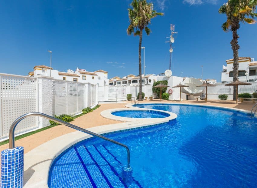 2 sovrum Takvåning till salu i Vistabella med pool - 129 999 € (Ref: 10131894)