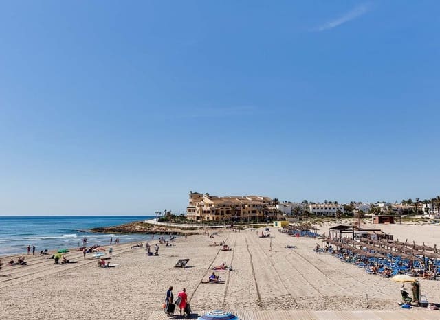 3 Zimmer Villa zu verkaufen in La Zenia, Orihuela mit Pool - 890.000 € (Ref: 10131912)