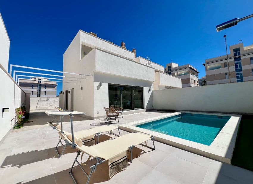 3 slaapkamer Villa te koop in Villamartin - € 549.900 (Ref: 10131930)