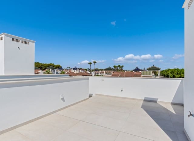 Chalet de 3 habitaciones en Mil Palmeras, Pilar de la Horadada en venta con piscina - 559.900 € (Ref: 10131932)