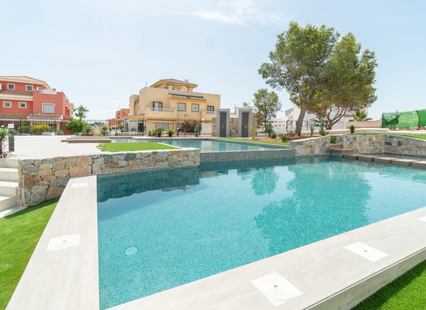 3 soveværelse Lejlighed til salg i Torrevieja med swimmingpool - € 350.000 (Ref: 10131946)