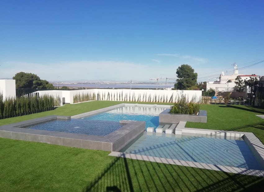 3 soveværelse Lejlighed til salg i Torrevieja med swimmingpool - € 350.000 (Ref: 10131946)