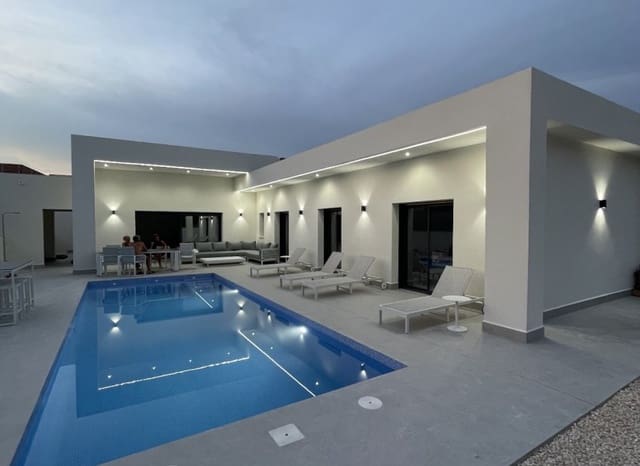3 sovrum Villa till salu i La Romana med pool - 390 000 € (Ref: 10131950)