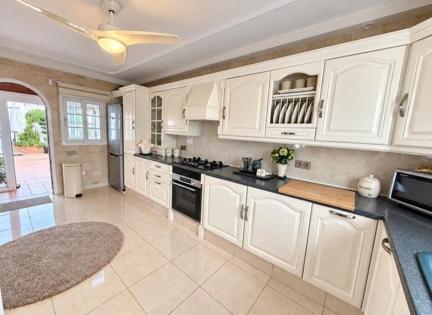 3 soveværelse Villa til salg i Orihuela Costa med swimmingpool - € 479.995 (Ref: 10131958)