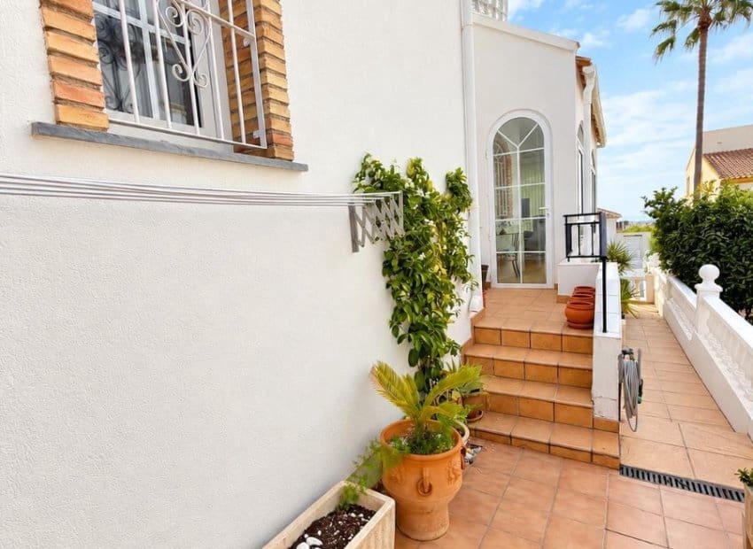 3 soveværelse Villa til salg i Orihuela Costa med swimmingpool - € 479.995 (Ref: 10131958)