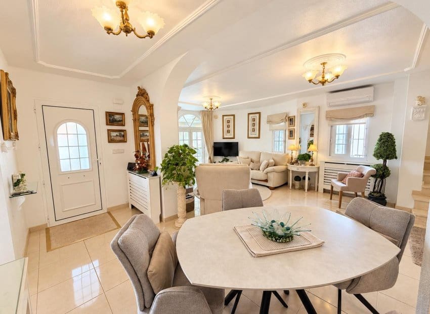 3 soveværelse Villa til salg i Orihuela Costa med swimmingpool - € 479.995 (Ref: 10131958)