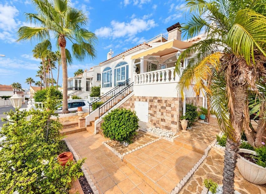 3 soveværelse Villa til salg i Orihuela Costa med swimmingpool - € 479.995 (Ref: 10131958)