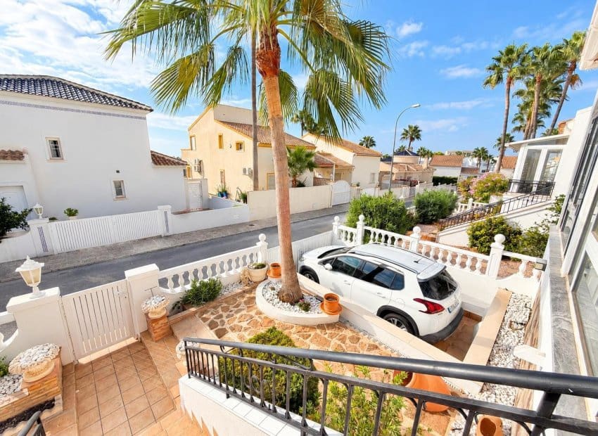 3 soveværelse Villa til salg i Orihuela Costa med swimmingpool - € 479.995 (Ref: 10131958)