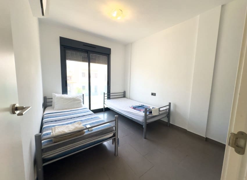 2 quarto Bungalow para venda em La Zenia com piscina garagem - 339 000 € (Ref: 10131965)