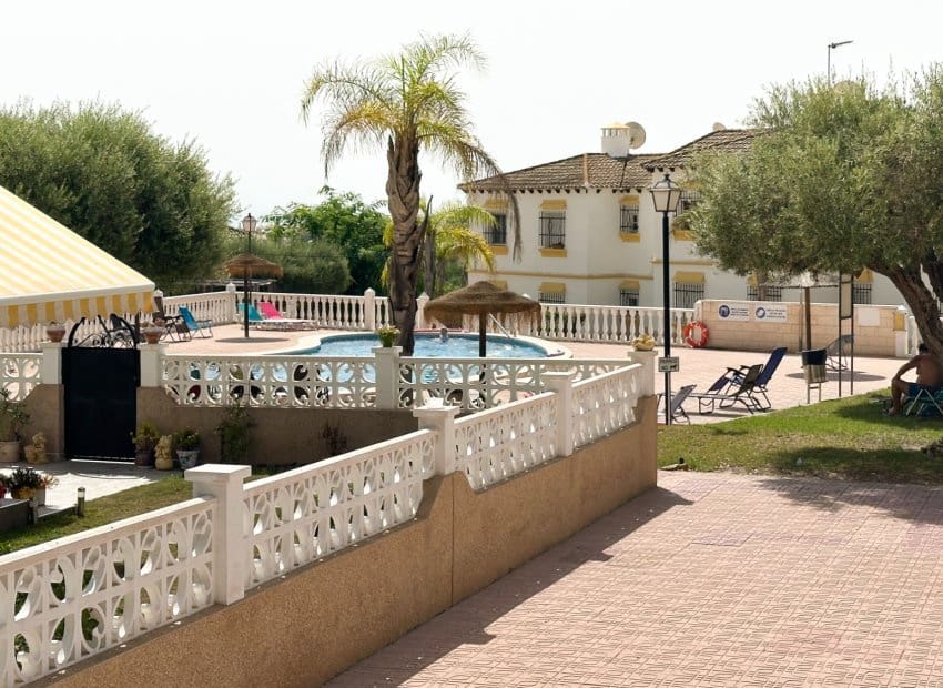 1 sovrum Bungalow till salu i San Miguel de Salinas med pool - 105 000 € (Ref: 10131966)