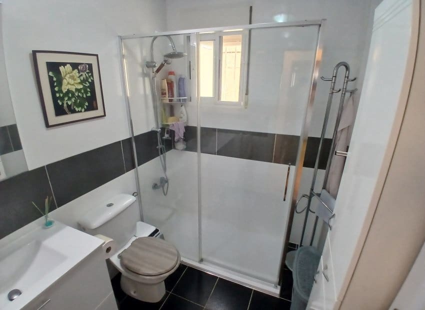 3 sypialnia Willa na sprzedaż w Villamartin z basenem - 299 950 € (Ref: 10162023)