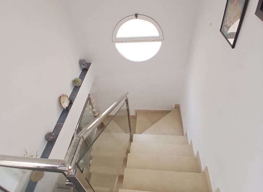 3 sypialnia Willa na sprzedaż w Villamartin z basenem - 299 950 € (Ref: 10162023)