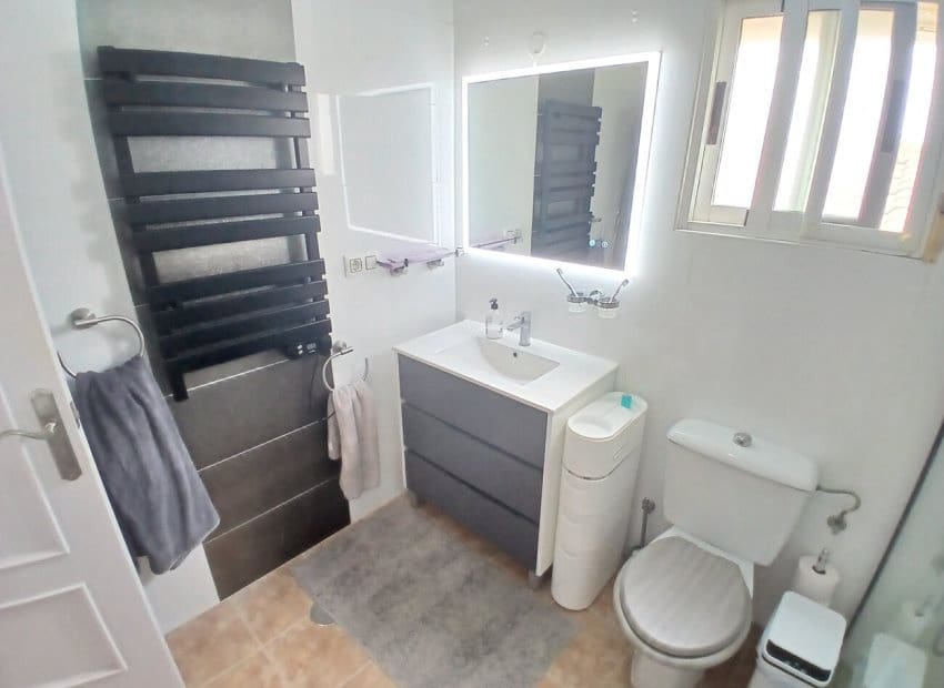 3 sypialnia Willa na sprzedaż w Villamartin z basenem - 299 950 € (Ref: 10162023)