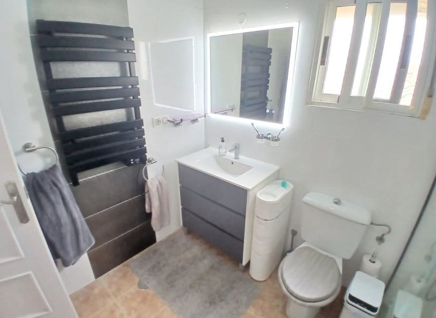 3 sypialnia Willa na sprzedaż w Villamartin z basenem - 299 950 € (Ref: 10162023)