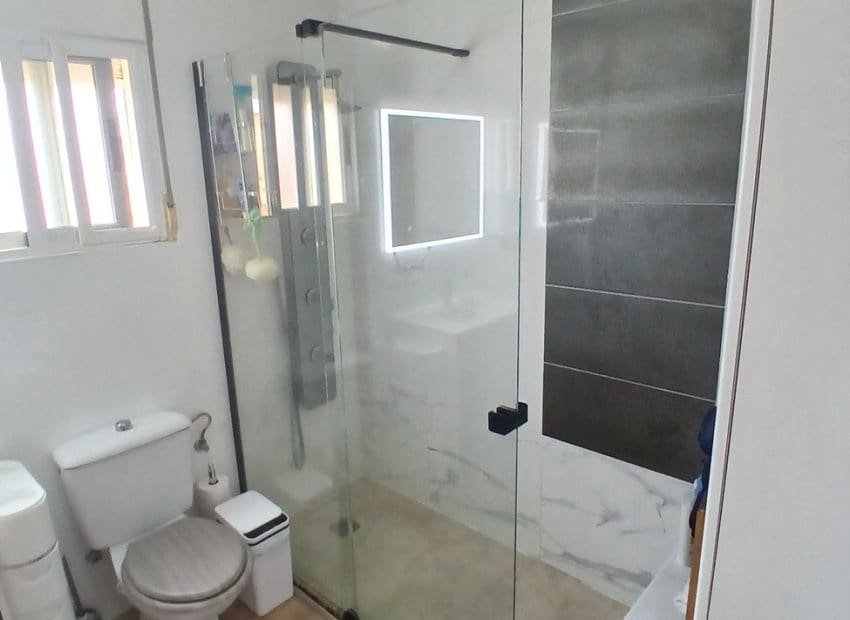 3 sypialnia Willa na sprzedaż w Villamartin z basenem - 299 950 € (Ref: 10162023)