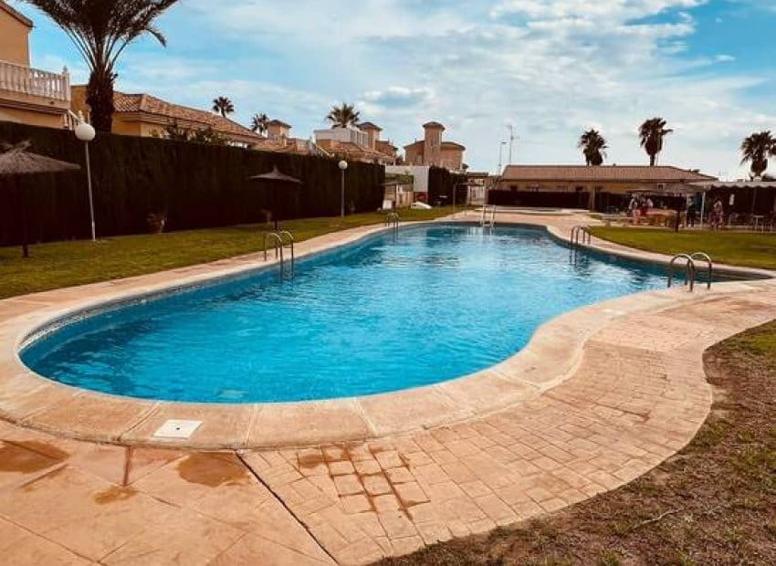 3 sypialnia Willa na sprzedaż w Villamartin z basenem - 299 950 € (Ref: 10162023)