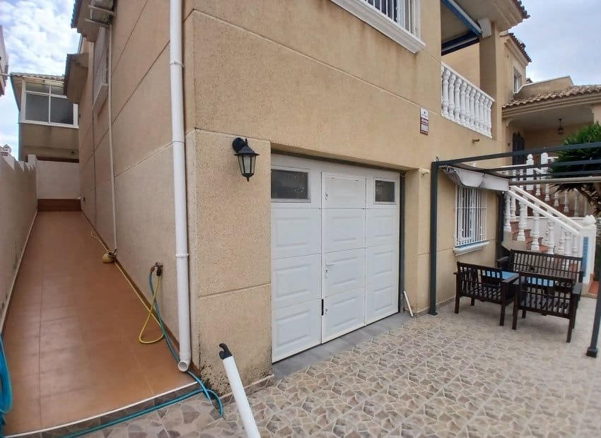 3 sypialnia Willa na sprzedaż w Villamartin z basenem - 299 950 € (Ref: 10162023)
