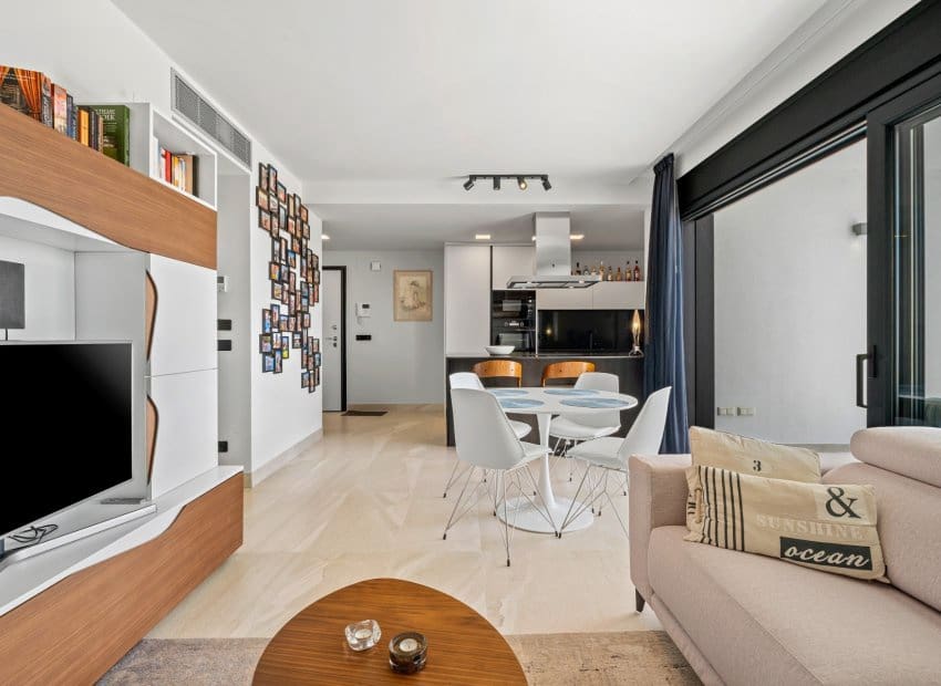 2 soverom Leilighet til salgs i Villamartin med svømmebasseng garasje - € 355 000 (Ref: 10162024)