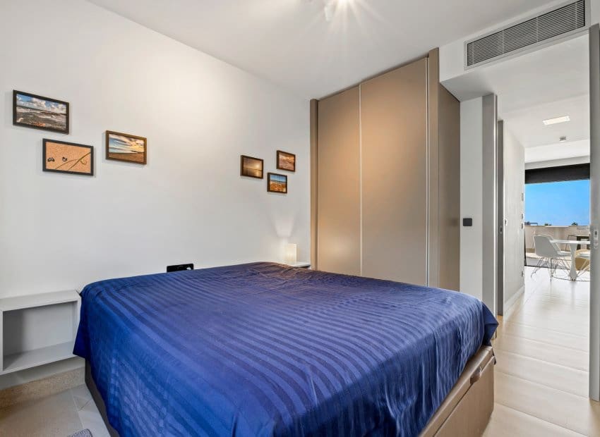 2 soverom Leilighet til salgs i Villamartin med svømmebasseng garasje - € 355 000 (Ref: 10162024)
