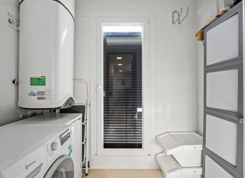 2 soverom Leilighet til salgs i Villamartin med svømmebasseng garasje - € 355 000 (Ref: 10162024)