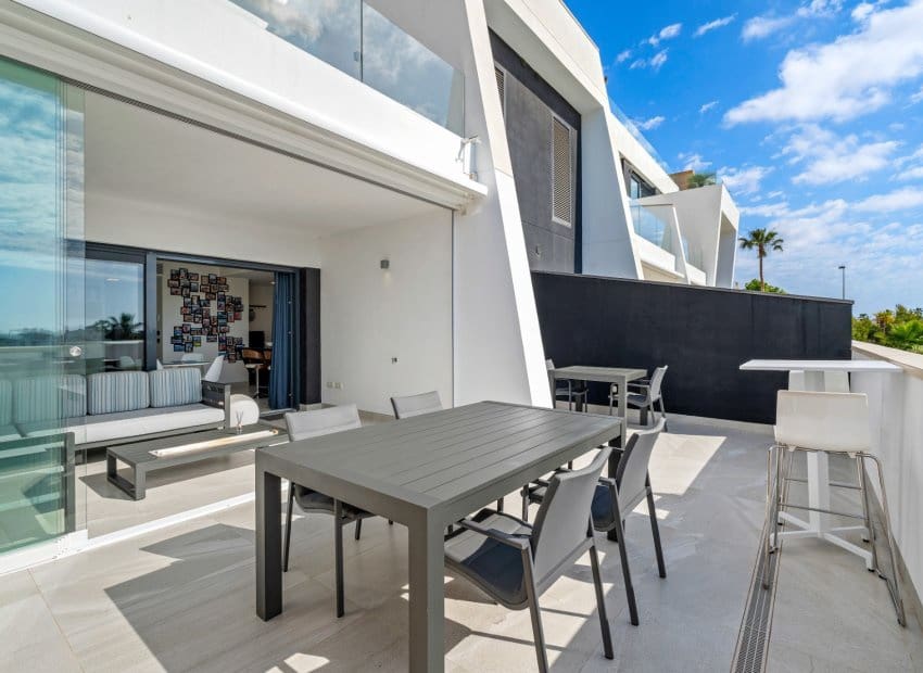 2 soverom Leilighet til salgs i Villamartin med svømmebasseng garasje - € 355 000 (Ref: 10162024)