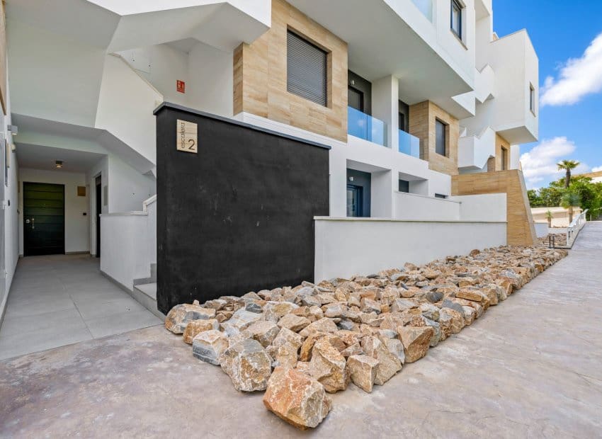 2 soverom Leilighet til salgs i Villamartin med svømmebasseng garasje - € 355 000 (Ref: 10162024)