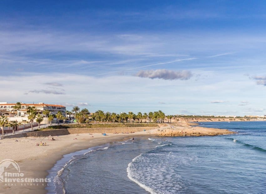 2 bedroom Penthouse for sale in Playa Flamenca with pool garage - € 239,000 (Ref: 10162025)